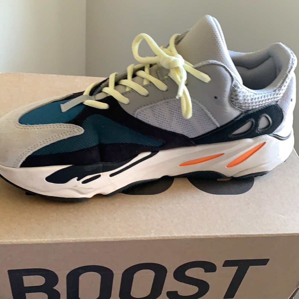 Yeezy 700 Wave Runner - Picture 1 of 3